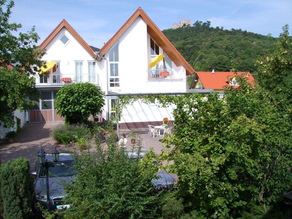 Weingut & Ferienwohnungen Mueller-Kern Neustadt an der Weinstrasse Bagian luar foto